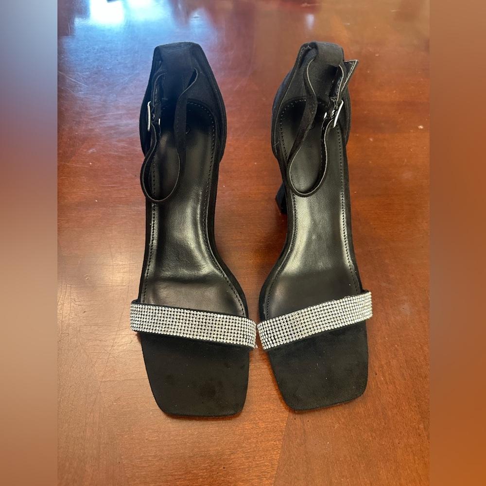 Chic Black Heels with Sparkling Detail